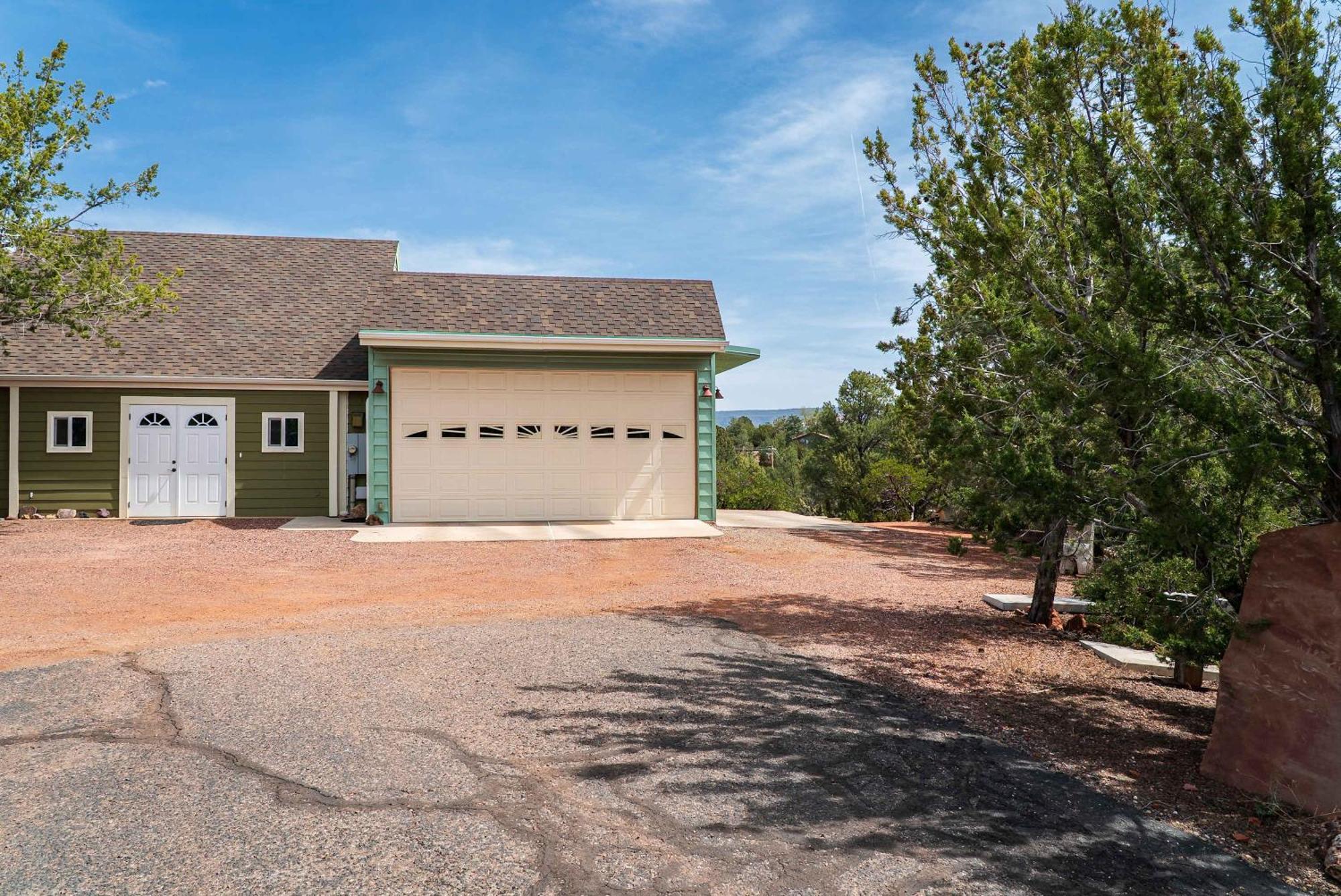 Hilltop Retreat Deck With Red Rock Views